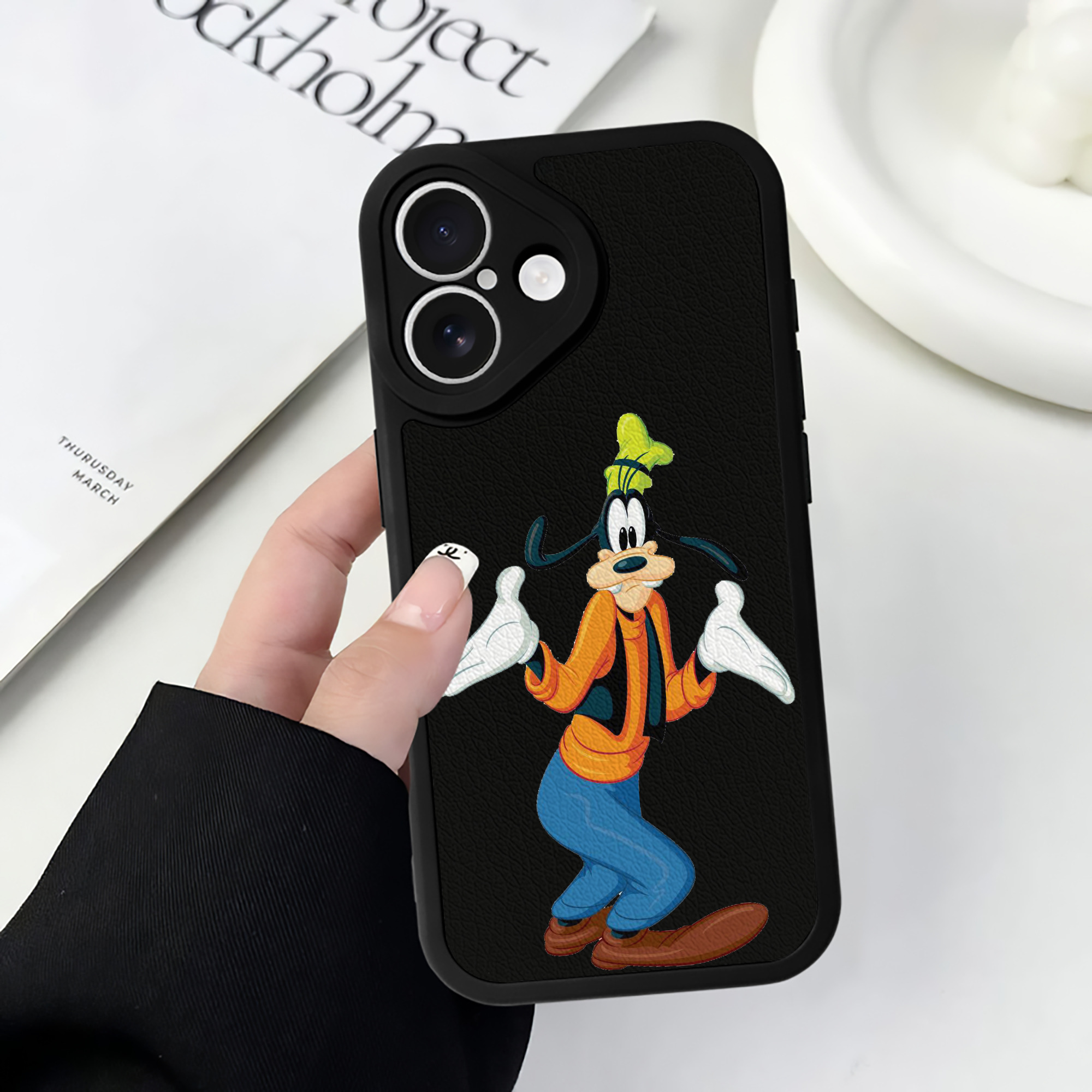 （画像用） ミッキーマウス Mickey Mouse 【iPhone 16シリーズ対応】シリコンスマホケース（レザー調） 材質：シリコン